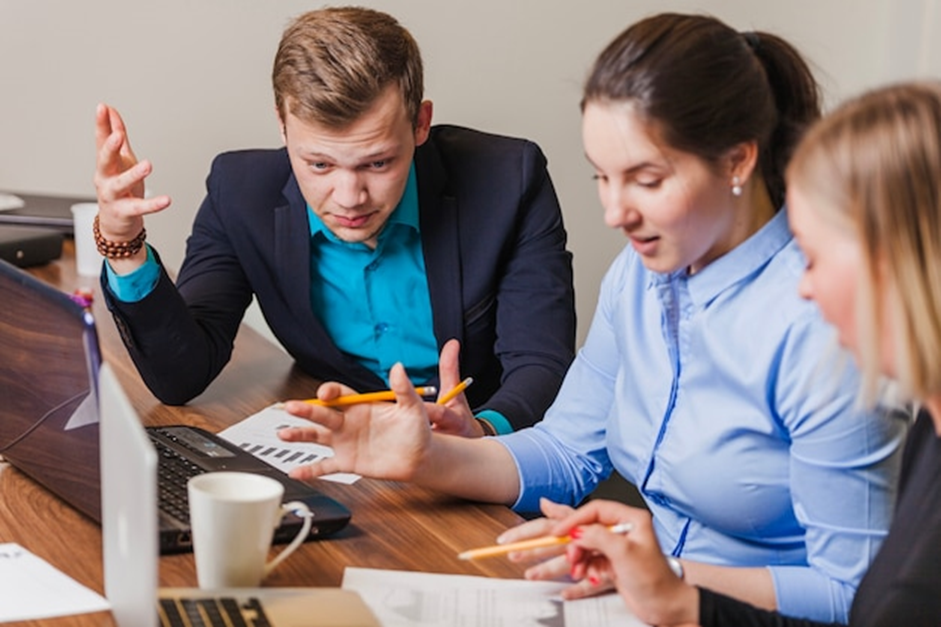 Descubra como uma empresa júnior pode impulsionar o seu negócio com soluções inovadoras e de alta qualidade.